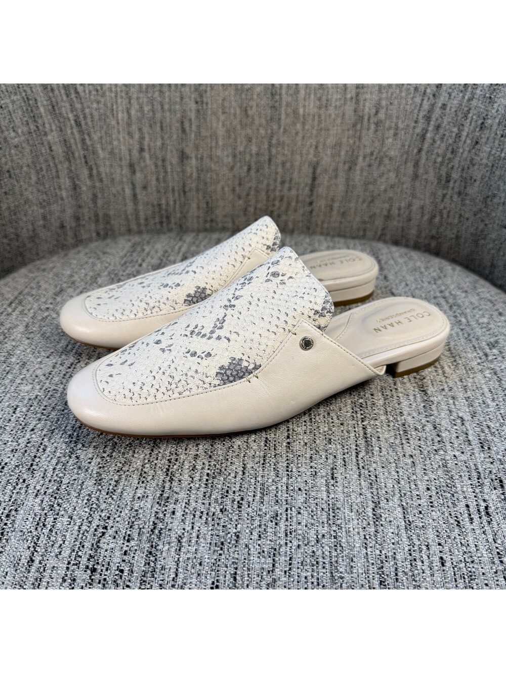 Cole Haan Ryan Womens 6.6 White and Gray Snake Embossed Ivory Leather Mule Flats